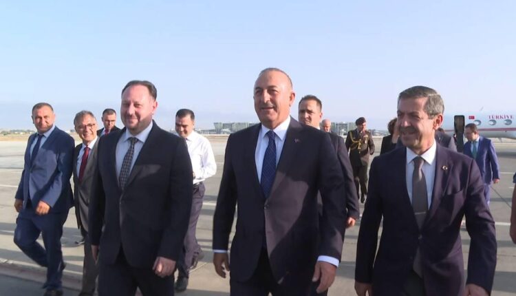 Türkiyə Kiprdə “iki bərabər dövlət” prinsipinin tərəfdarıdır